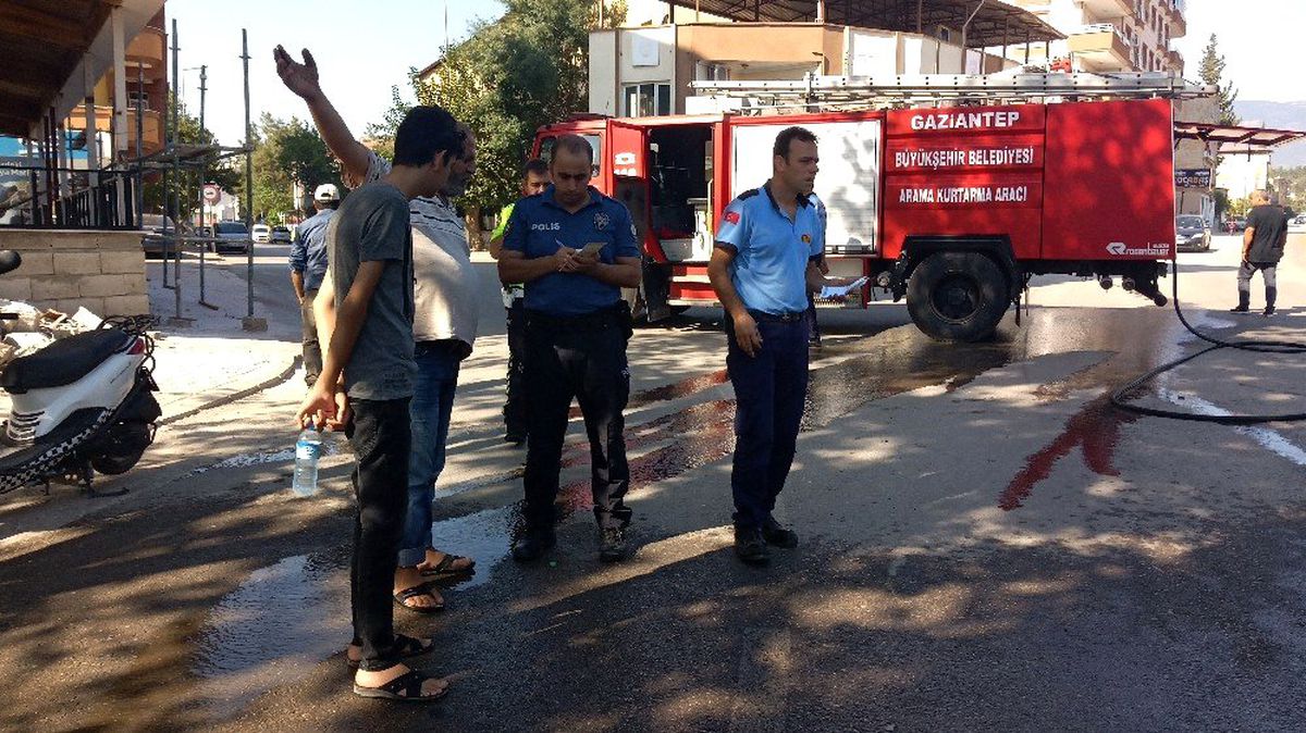 Seyir halindeki LPG\'li otomobil alev aldı, faciadan dönüldü
