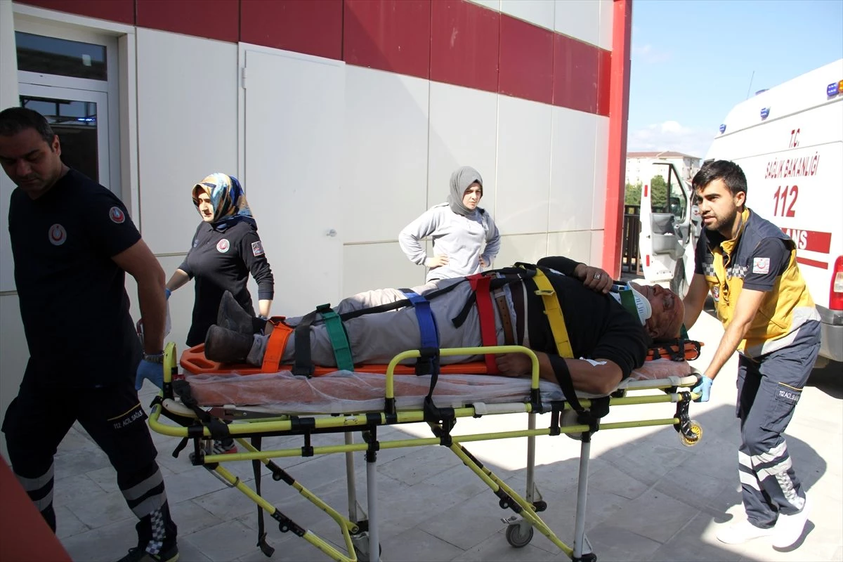 Sivas\'ta otomobil devrildi: 6 yaralı