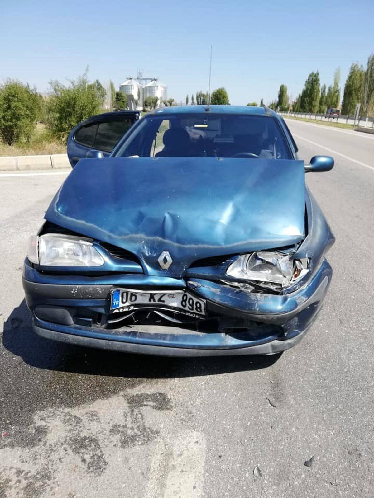 Sungurlu\'da iki otomobil çarpıştı: 3 Yaralı