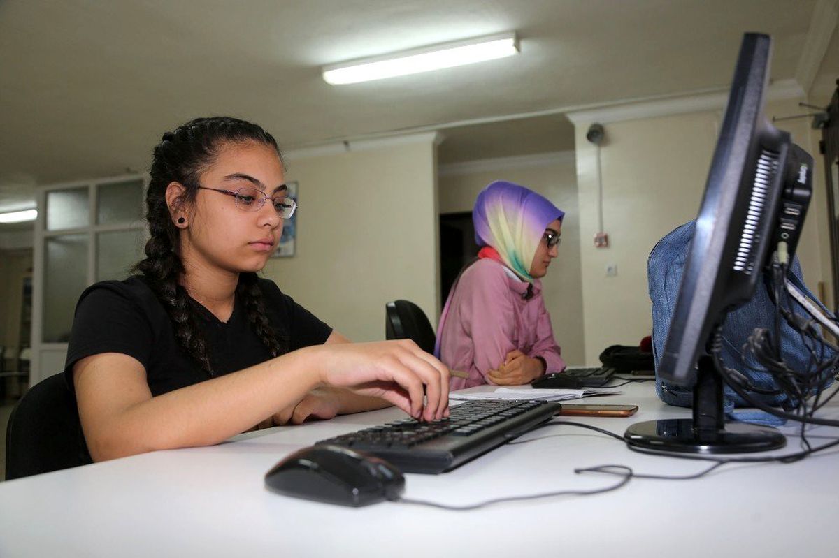 Tatili değerlendirdiler, bilgisayar kullanmayı öğrendiler