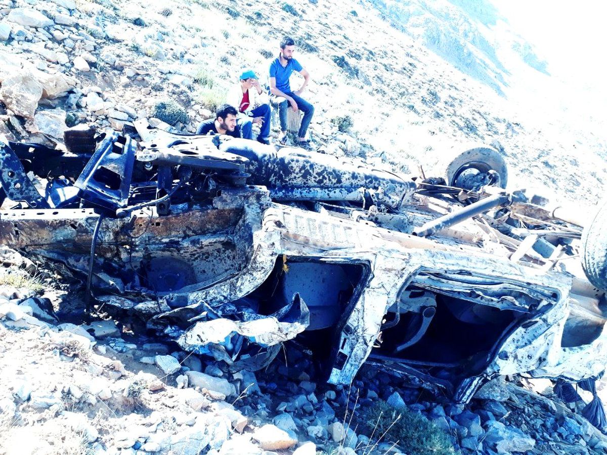 Uçuruma yuvarlanan araçtan atlayarak kurtuldu