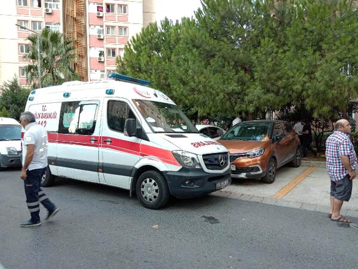 Zeytinburnu\'nda 17.kattan düşen 2 yaşındaki çocuk öldü