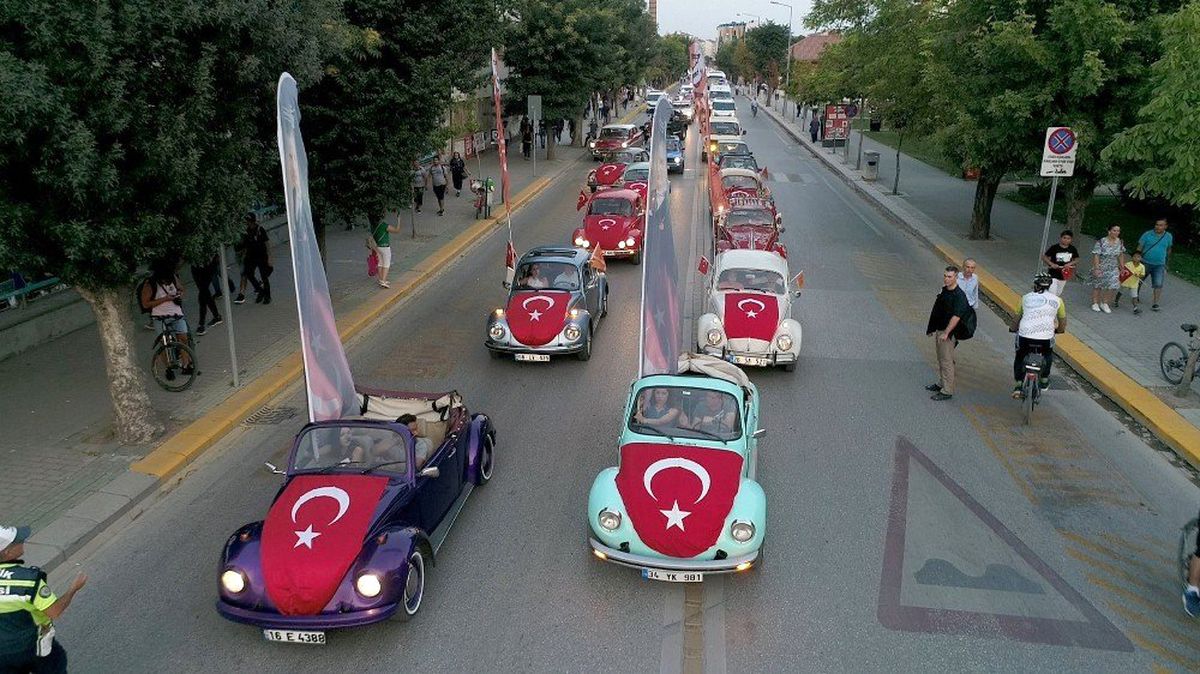 2 Eylül coşkusuyla yürüdüler