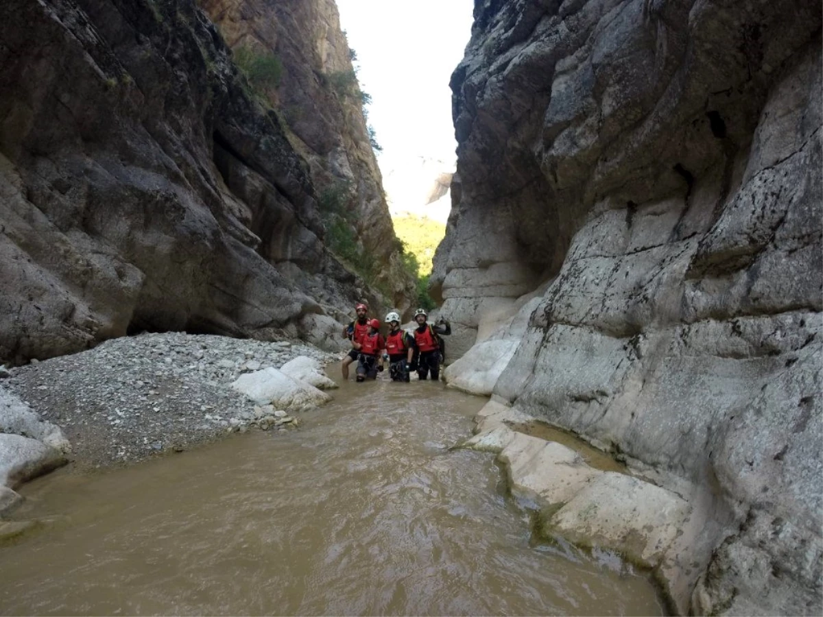 AKUT Eskişehir ekibi Harmankaya Kanyonunda incelemelerde bulundu