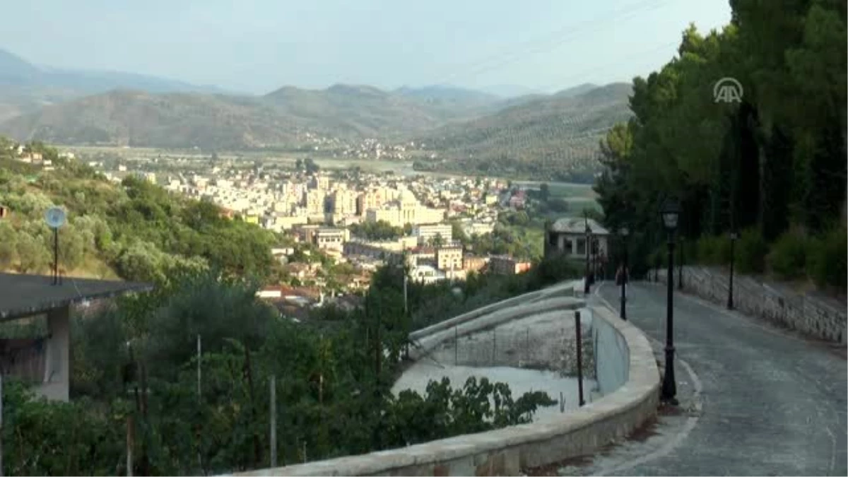 Arnavutluk\'ta tarihin tanığı: Berat Kalesi