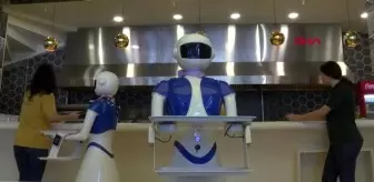 Ataşehir'de robot garsonlara yoğun ilgi