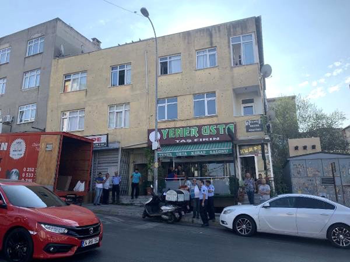 Ataşehir\'de yıkılma riski bulunan bina mühürlendi