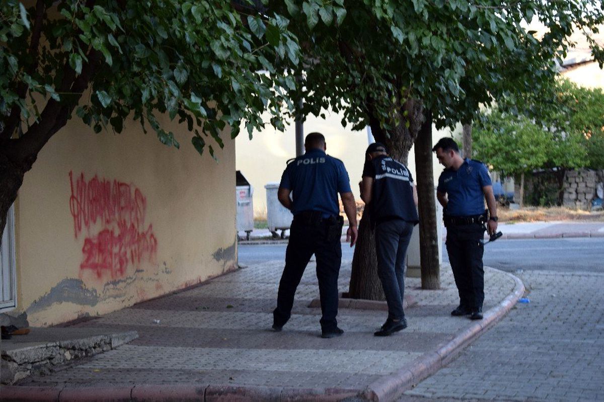 Balkondan düşen 3 yaşındaki çocuk yaralandı