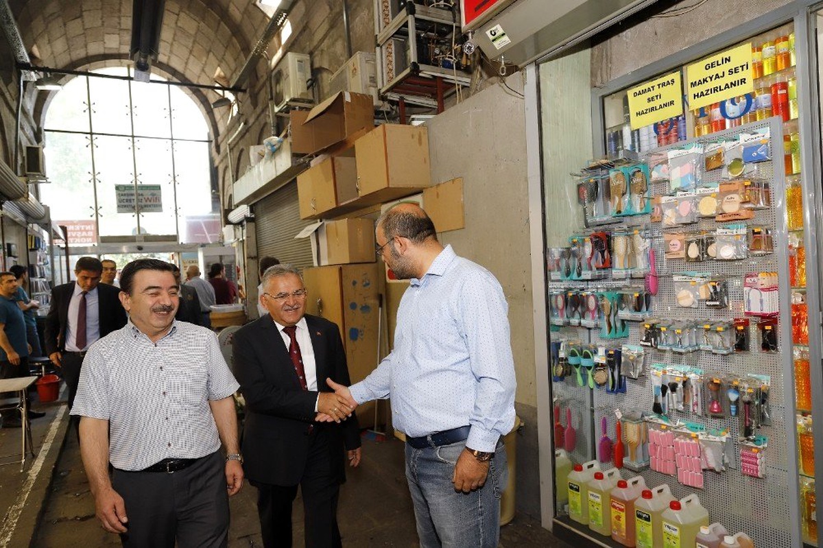 Başkan Büyükkılıç, Kapalı Çarşı\'yı ziyaret etti, Vezirhanı\'nı inceledi