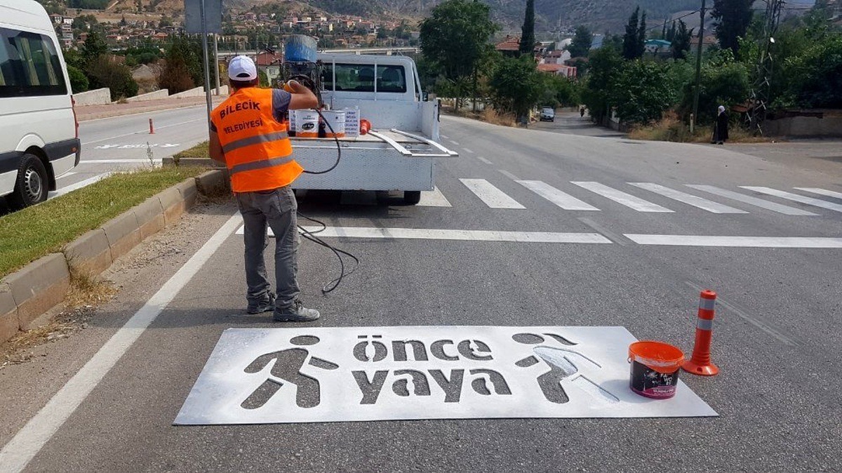 Bilecik\'te "Önce Yaya" çizgi çalışması yapıldı