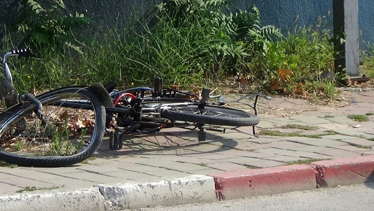 Bisiklet sürücüsü ölümden döndü