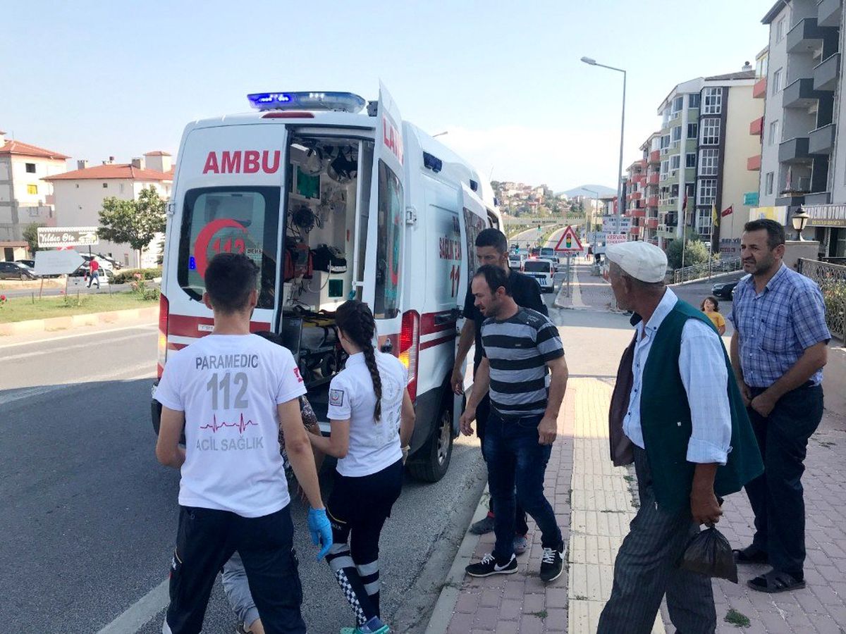 Bisiklet yayaya çarptı: 2 yaralı