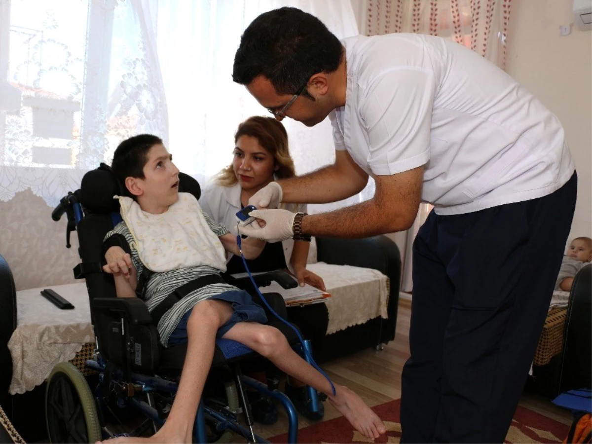 Büyükşehir Belediyesi hastalara evde bakım desteği veriyor