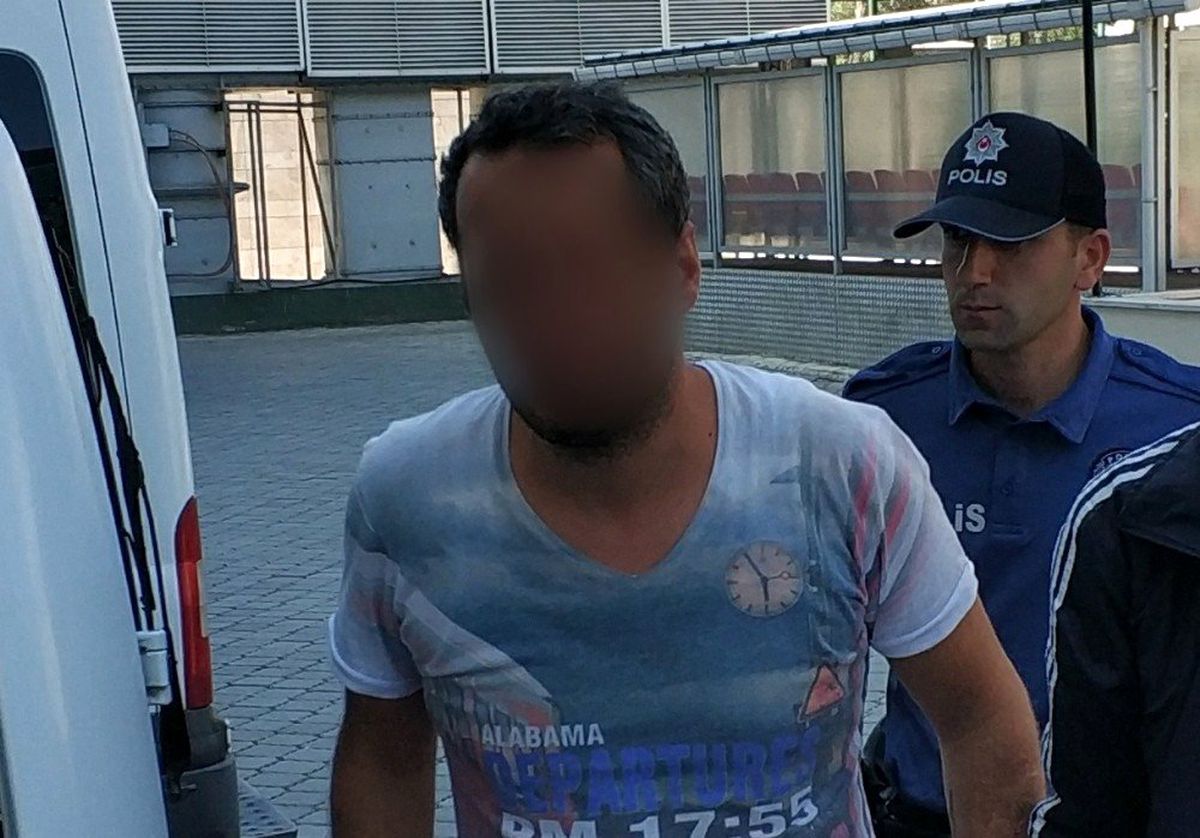 Caminin kubbesindeki kurşun levhaları çaldılar