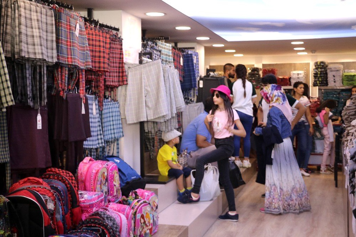 Çarşı pazarda okul alışverişi yoğunluğu başladı