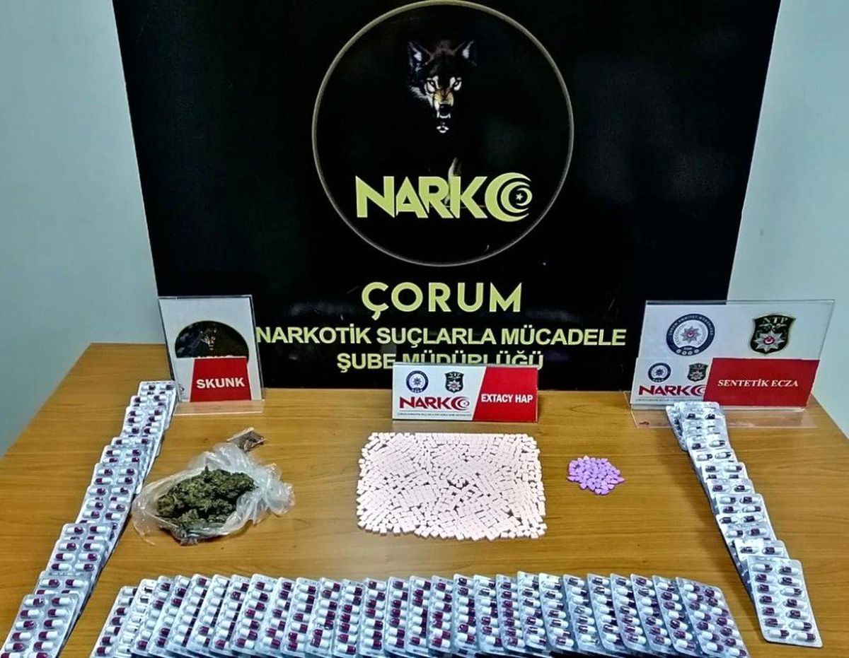 Cezaevinden izinli çıktılar uyuşturucu satarken narkotimlere yakalandılar