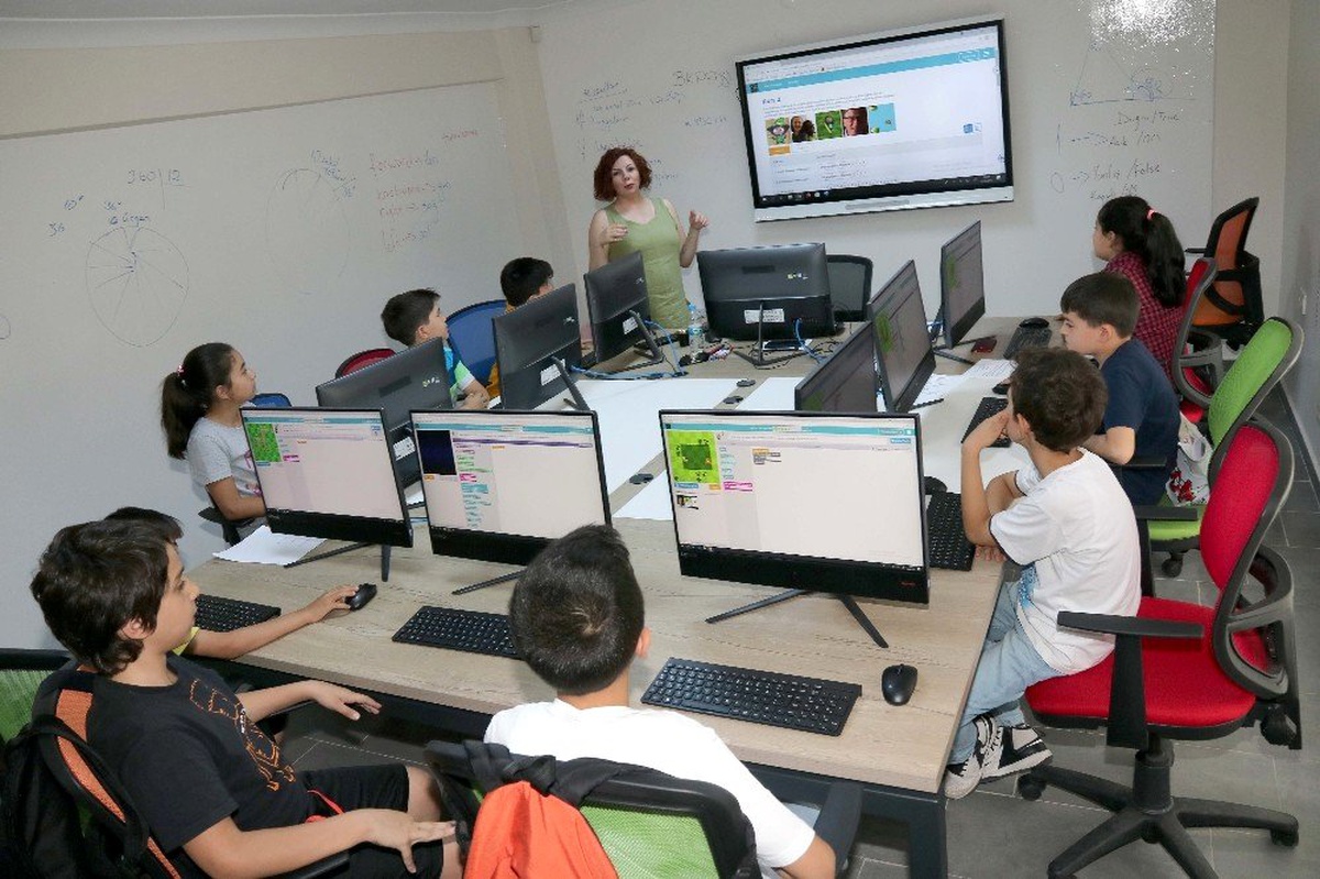 "Çocuk Teknoloji Evi" yeni öğrencilerini bekliyor