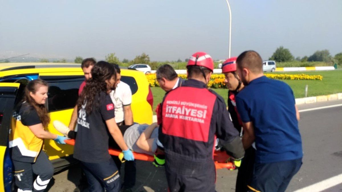 Denizli\'de trafik kazası: 2 yaralı