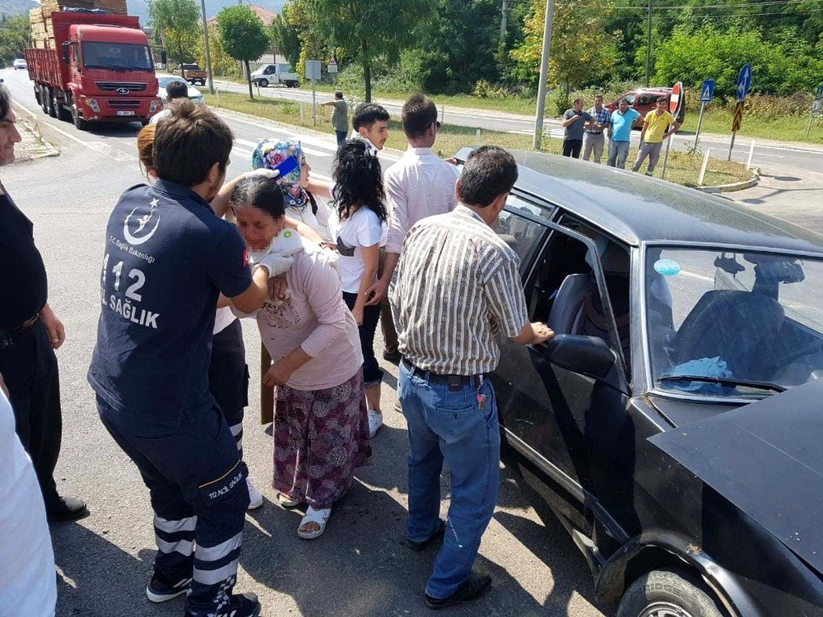 Devrek\'te trafik kazası: 3 yaralı