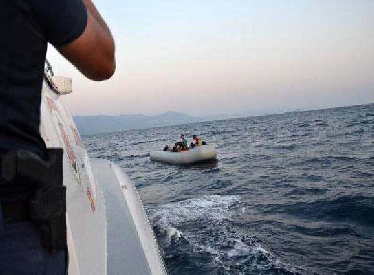 Dikili\'de 20 kaçak göçmen yakalandı