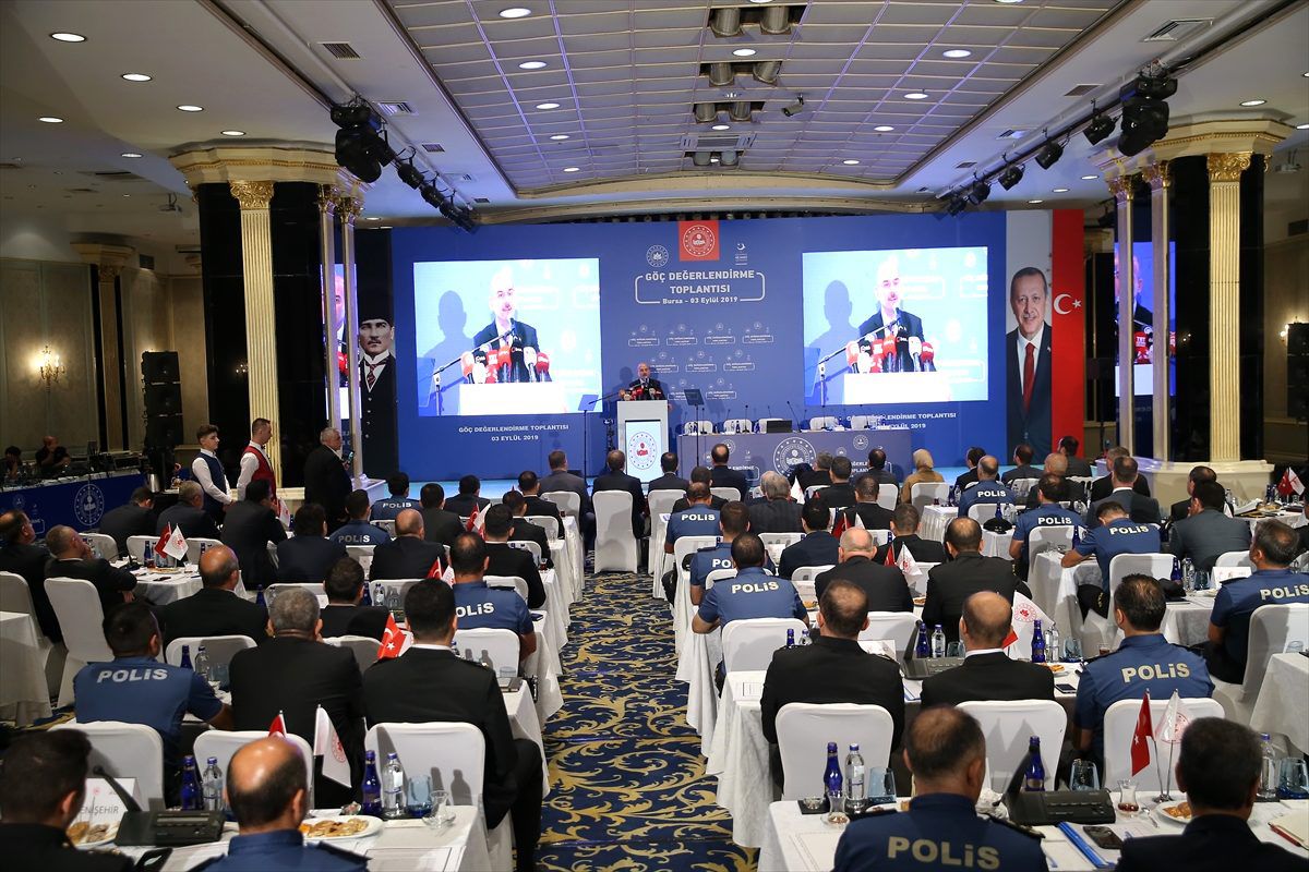 "Diyarbakır\'da halay çekenlerin, evlatlarımız şehit edilirken gıkı çıkmadı"