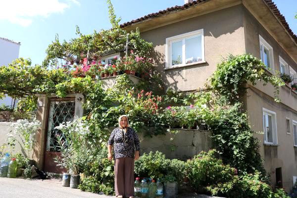 Evi çiçek bahçesi gibi