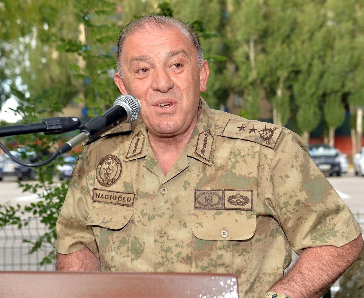 FETÖ\'cüleri menfezde yakalayan komutan Erzurum\'a atandı