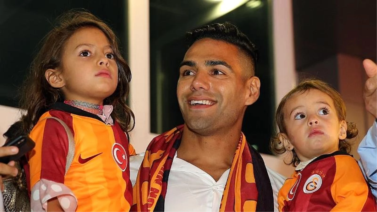 Galatasaray, Kolombiyalı yıldız Radamel Falcao\'yu KAP\'a bildirdi