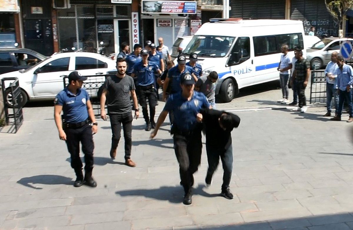 Hastaneden suçlu kaçırmaya çalışmışlardır, tutuklandılar