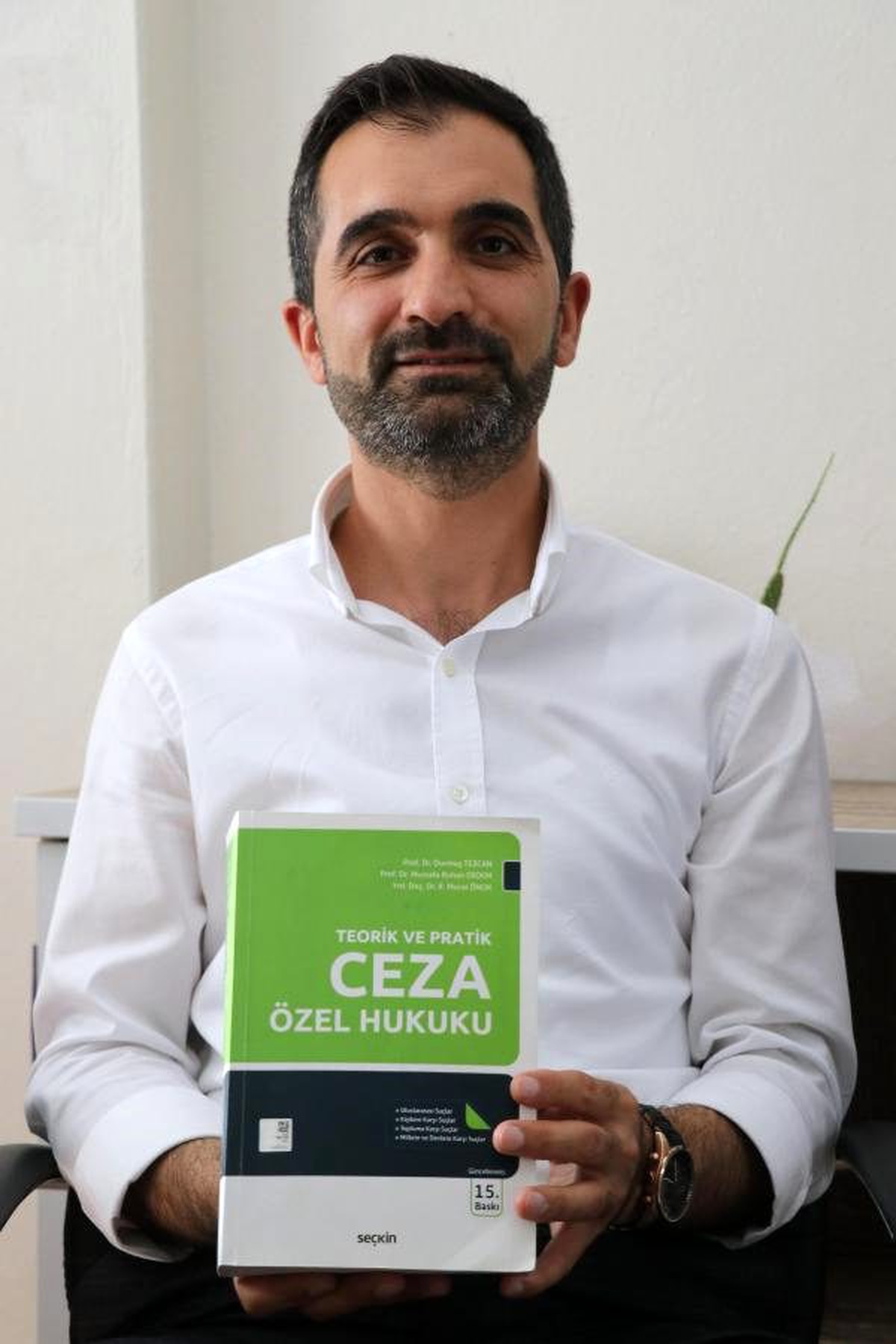 Hayallerinin peşinden koştu, öğretmenliği bırakıp avukat oldu