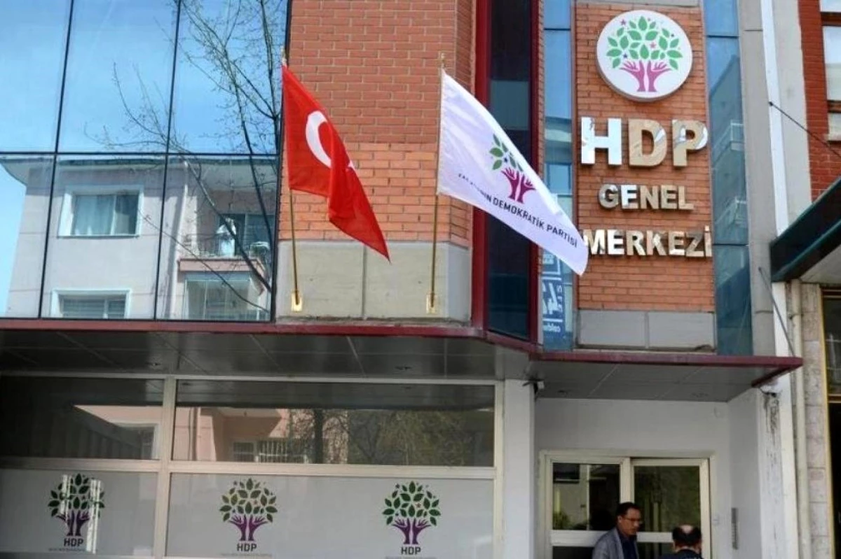 HDP\'de cinsel taciz gerekçesiyle iki yönetici ihraç edildi