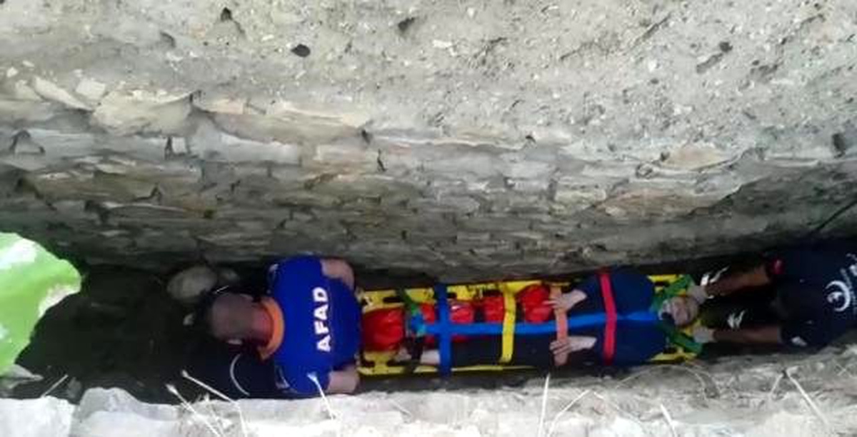 İncir toplarken 5 metrelik boşluğa düşen kadın ağır yaralandı