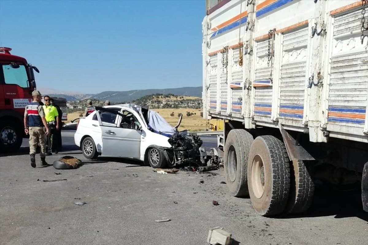 Kahramanmaraş\'ta otomobil ile kamyon çarpıştı: 1 ölü