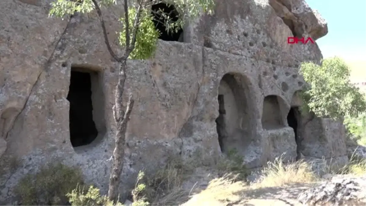 Kayseri üzüm hasadı yaparken yeraltı şehri buldular