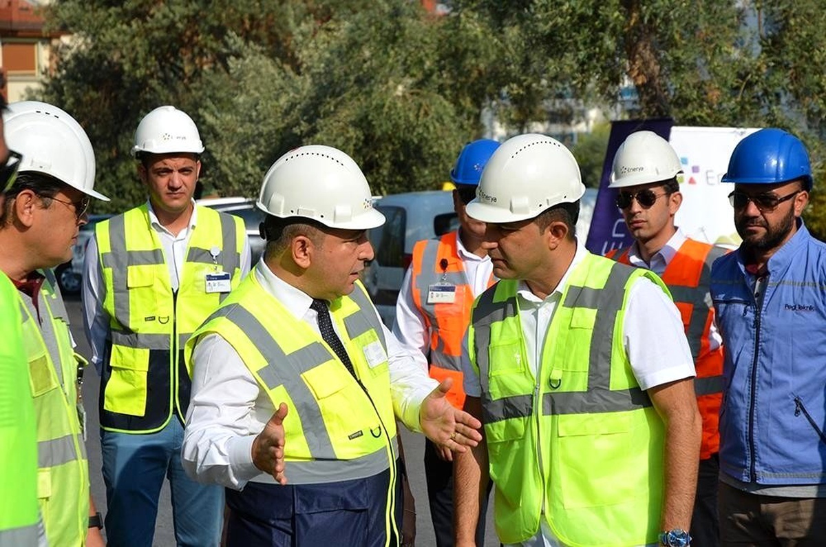 Kuşadası\'nda doğalgaz hattının ikinci etabı için ilk kazma vuruldu