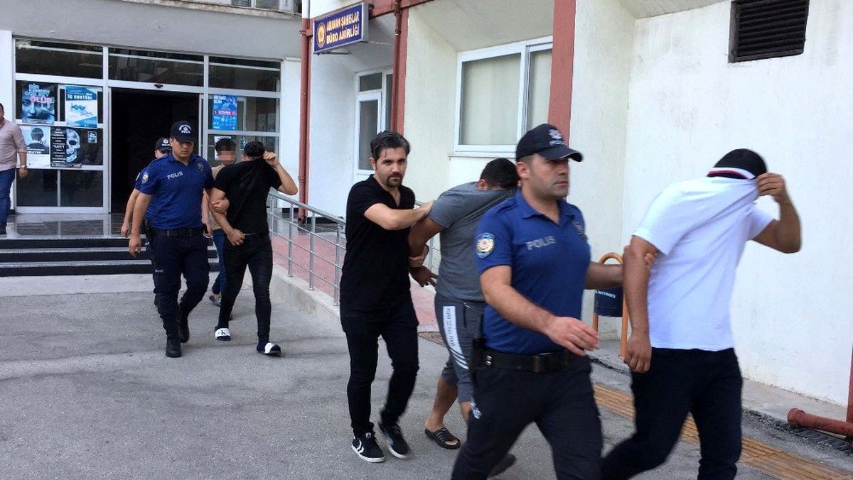 Mersin merkezli 8 ilde \'sahte bahis\' çetesi çökertildi: 43 gözaltı