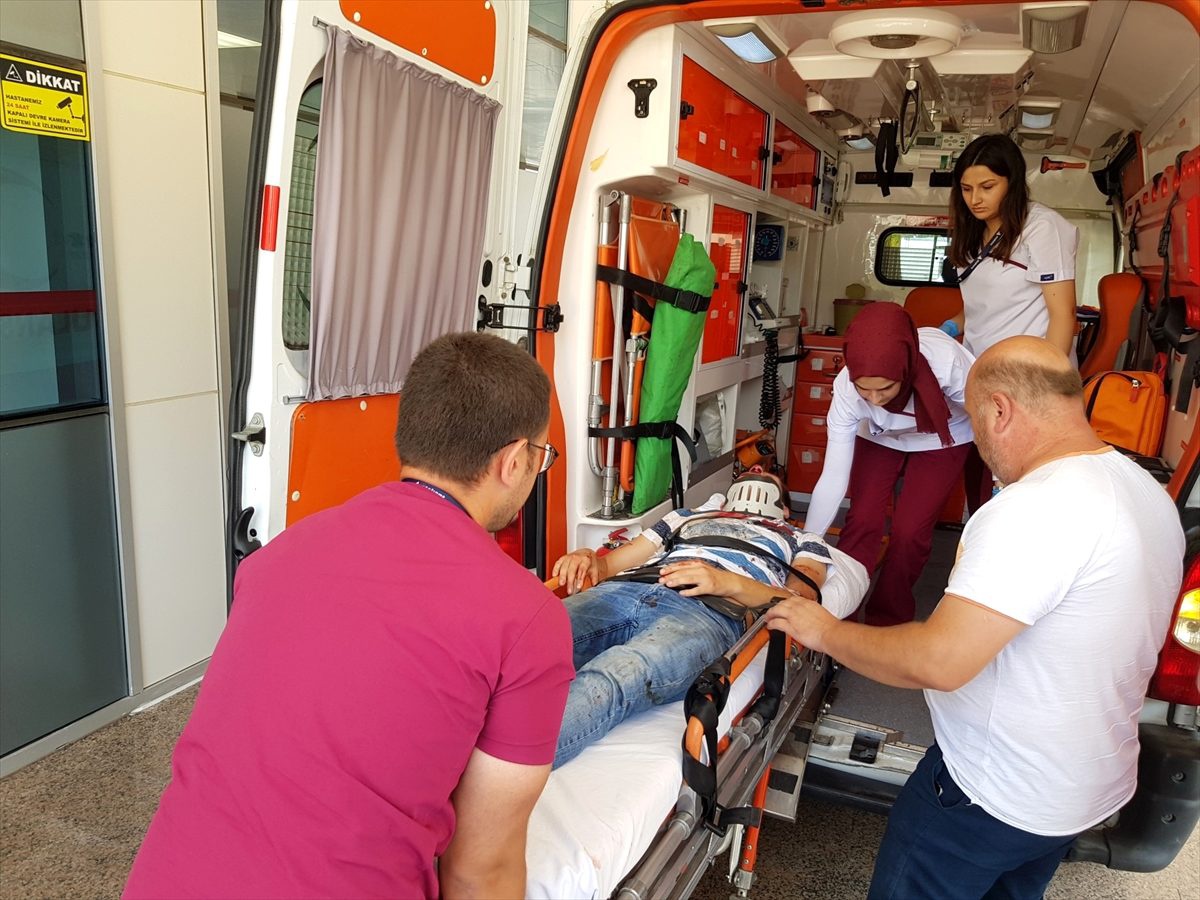 Orhangazi\'de otomobil ile motosiklet çarpıştı: 2 yaralı