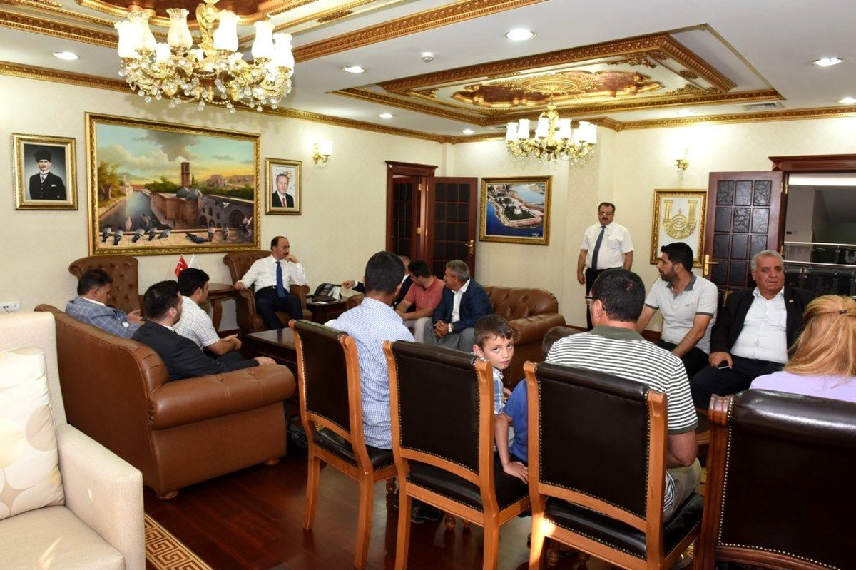 Şanlıurfa valisi yüzlerce vatandaşı makamında ağırladı