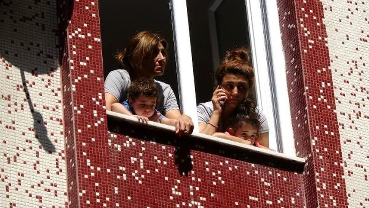 Şişli\'de yangın; mahsur kalanları itfaiye ekipleri kurtardı