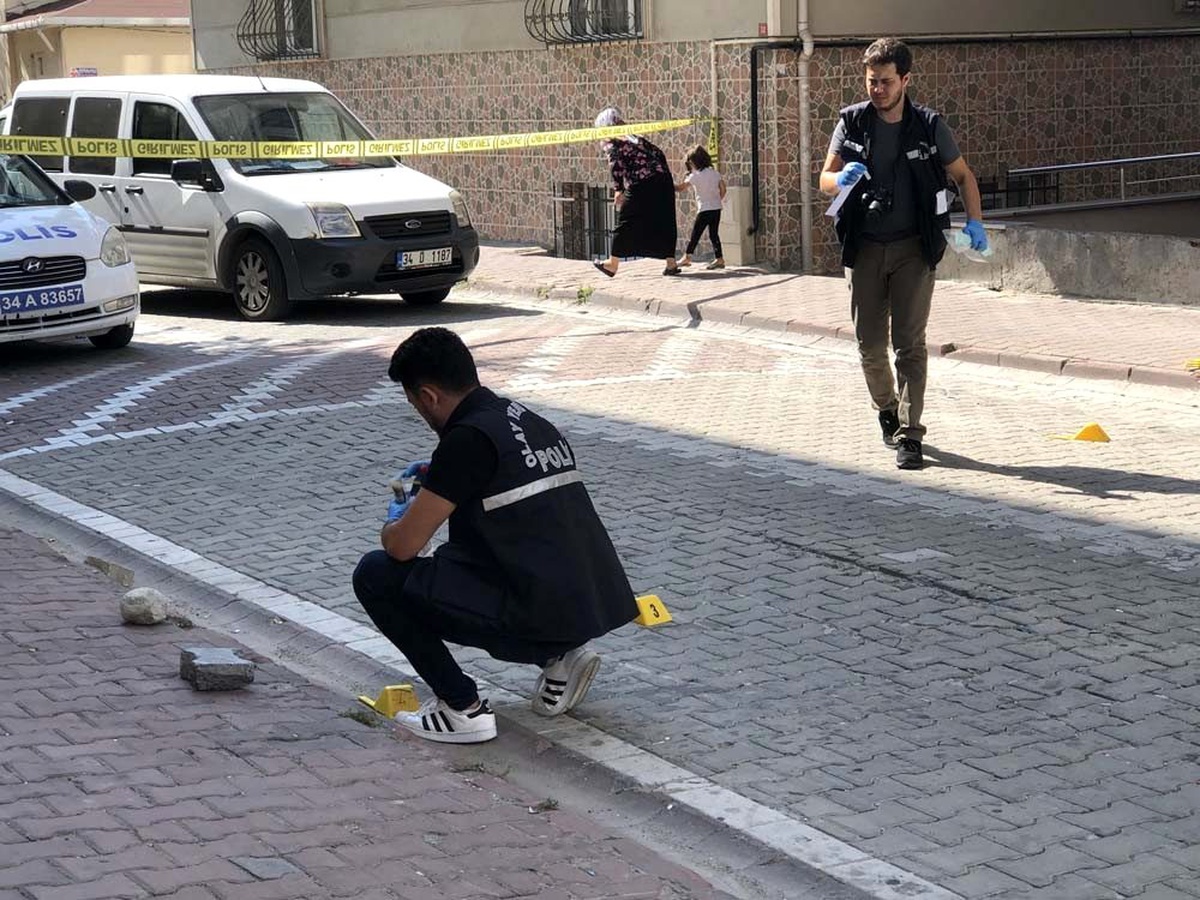 Tartıştığı komşusunu sokak ortasında vurdu