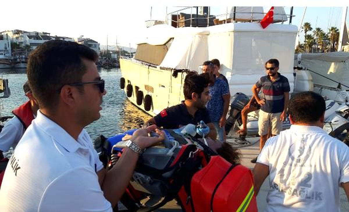 Tekne turunda kalp krizi geçirdi, hastanede öldü