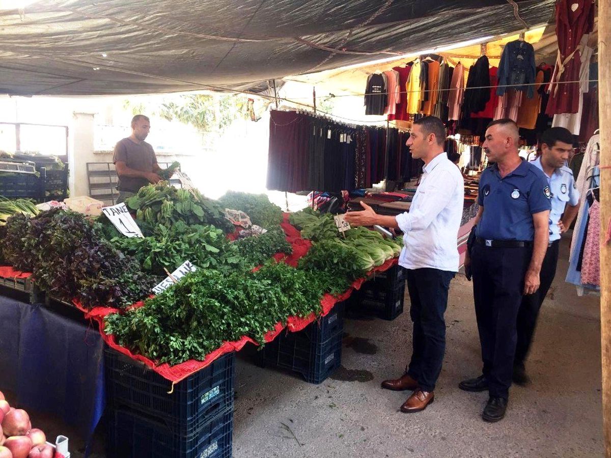 Toroslar\'da semt pazarlarında etiket denetimi