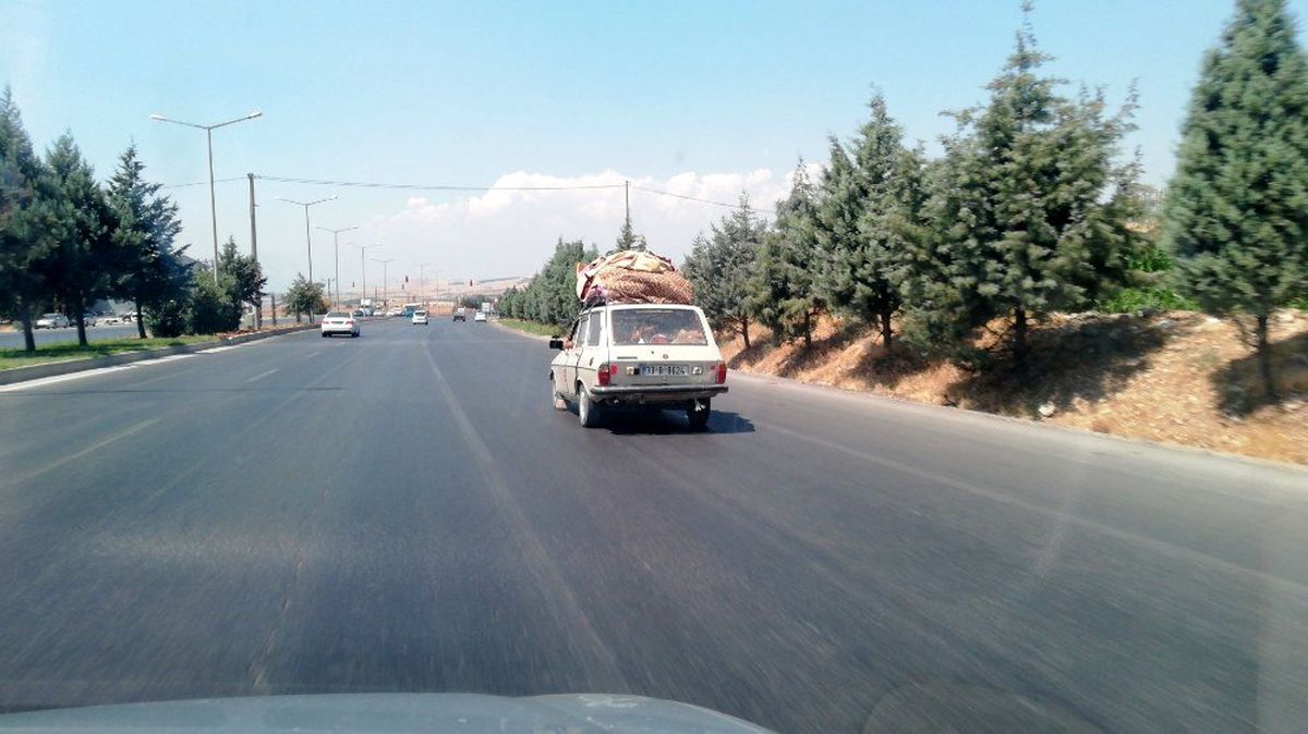 Trafikte kural tanımaz magandalar vatandaş kamerasına yakalandı