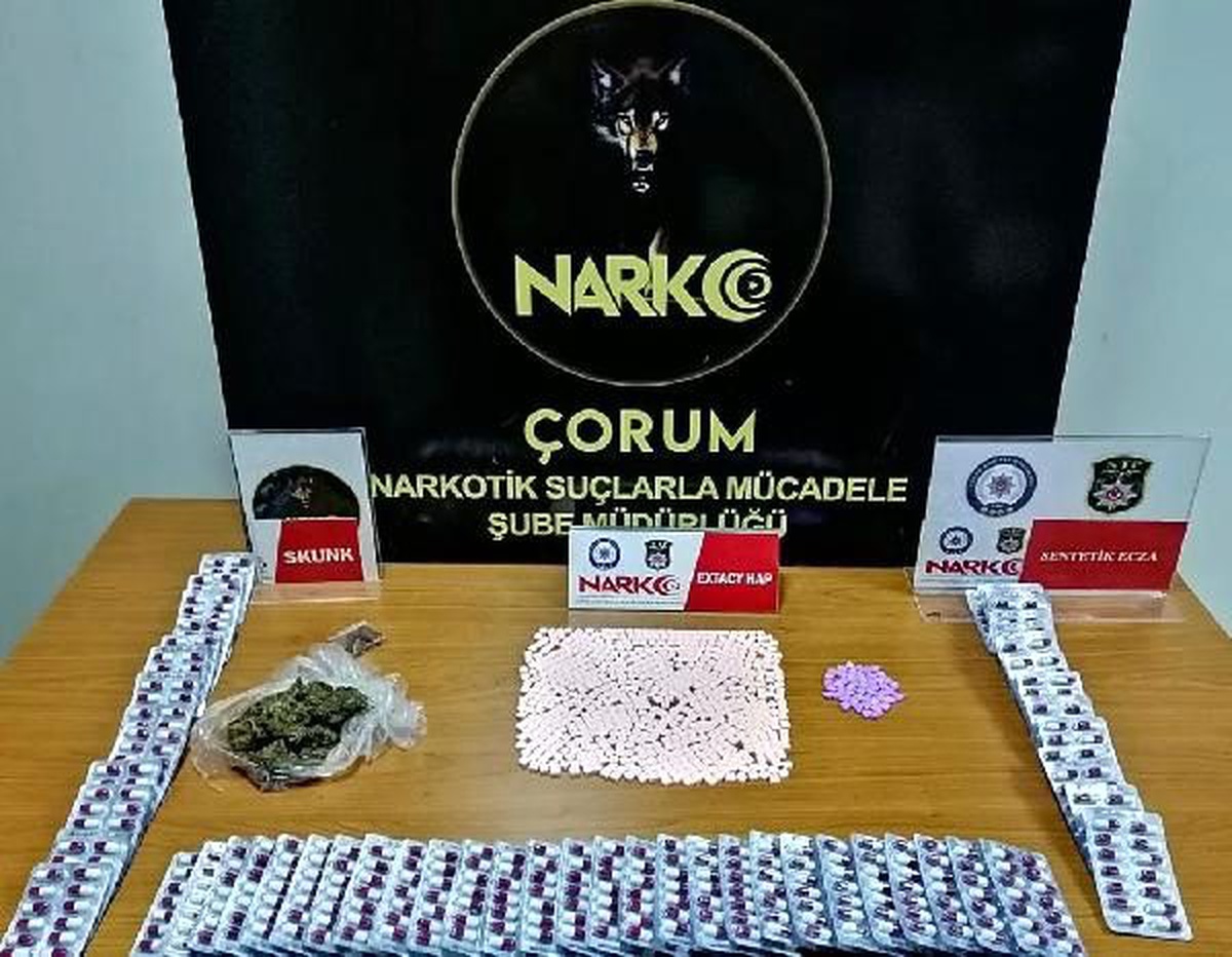 Uyuşturucu alışverişi için cezaevinden izinli çıkan 2 hükümlü, yakalandı