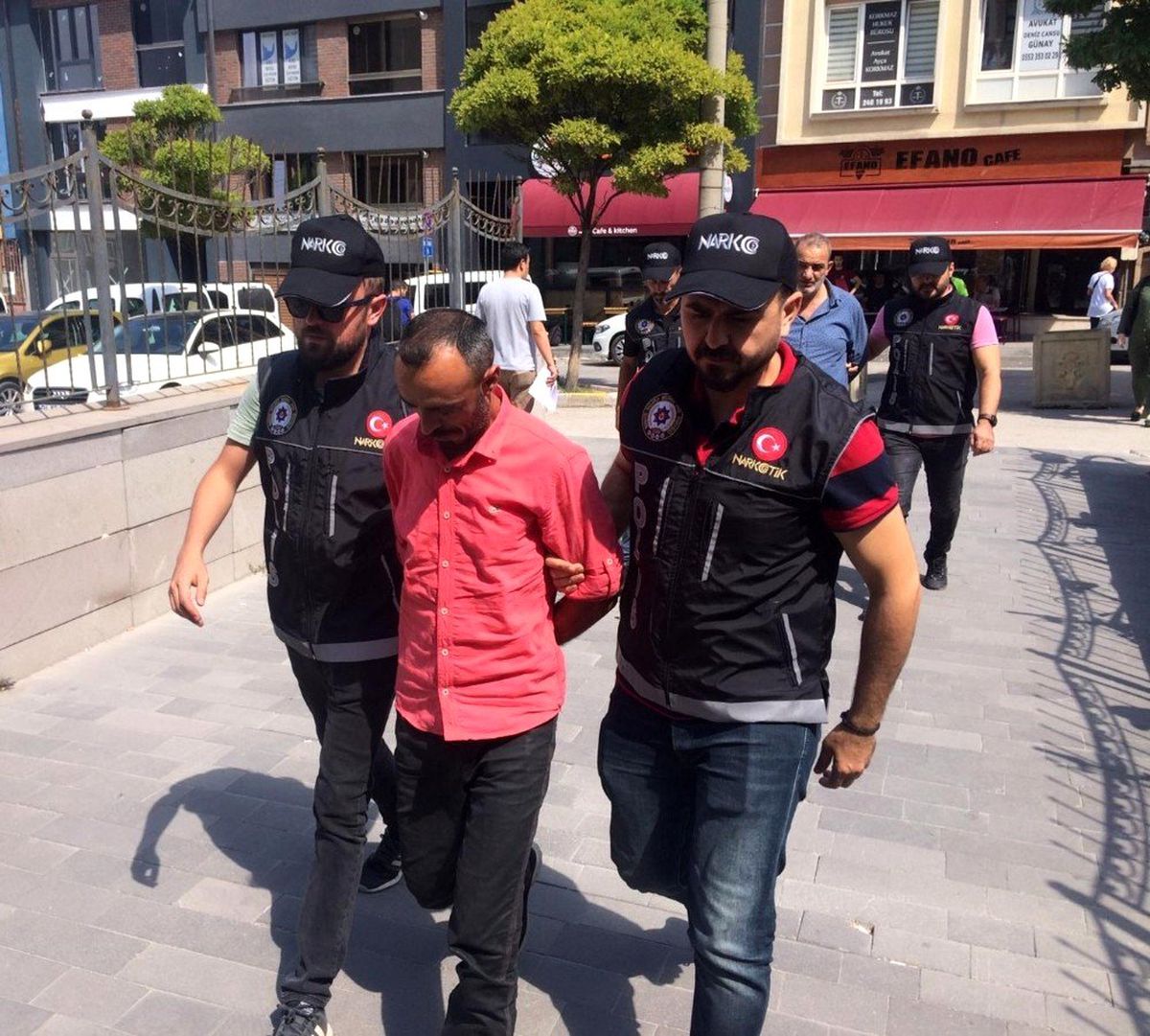 Uyuşturucu kaçakçıları adliye