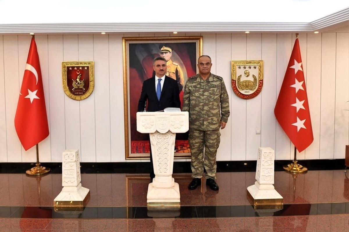 Vali Baruş\'tan 2. Ordu Komutanlığına ziyaret