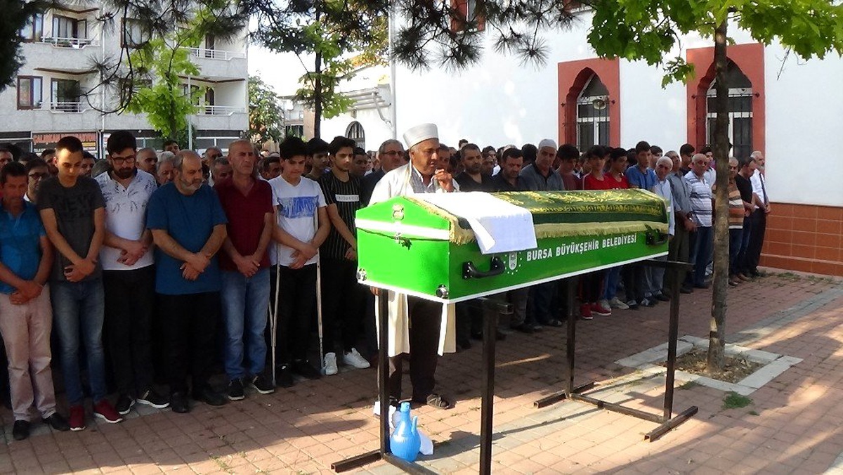 16 yaşında kazada hayatını kaybeden genç toprağa verildi
