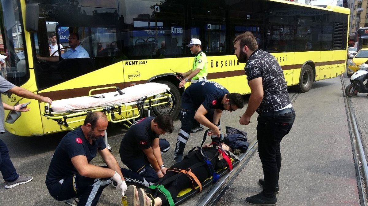 8 aylık hamile kadın motordan düştü