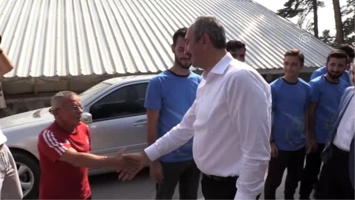 Adalet Bakanı Gül, gençlik kampında öğrencilerle buluştu