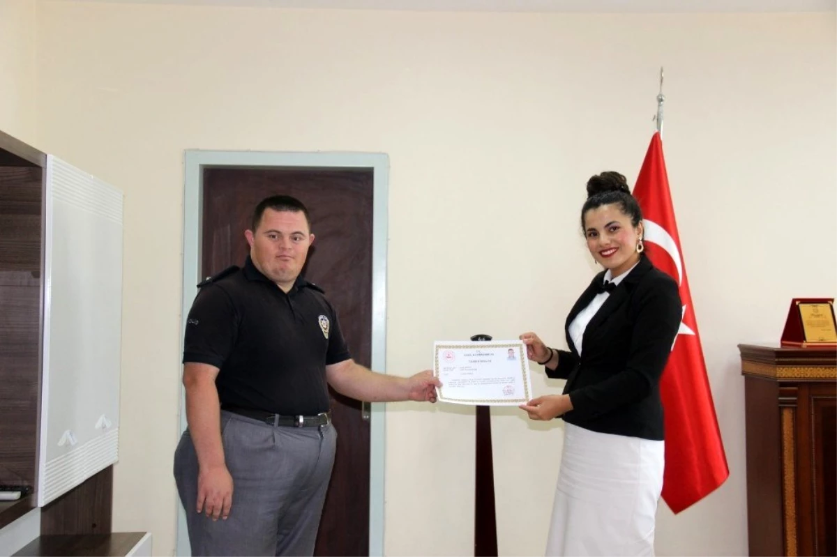 Aksaray\'da ilçenin özel fahri bekçisine başarı belgesi verildi